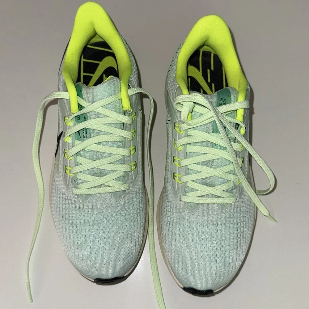 Nike women’s Air Zoom Pegasus 39 green purple walking running sneakers 10